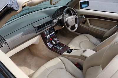 Lot 10 - 1996 Mercedes-Benz SL 320