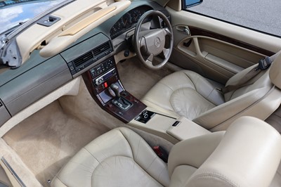 Lot 10 - 1996 Mercedes-Benz SL 320