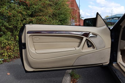 Lot 10 - 1996 Mercedes-Benz SL 320