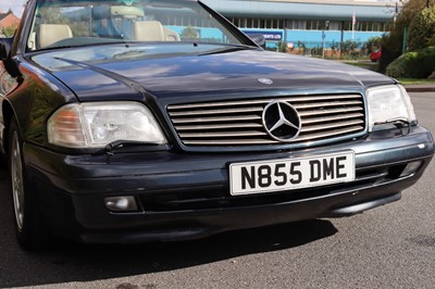 Lot 10 - 1996 Mercedes-Benz SL 320