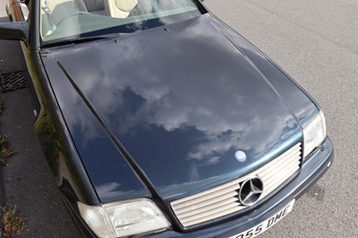 Lot 10 - 1996 Mercedes-Benz SL 320