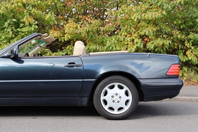Lot 10 - 1996 Mercedes-Benz SL 320