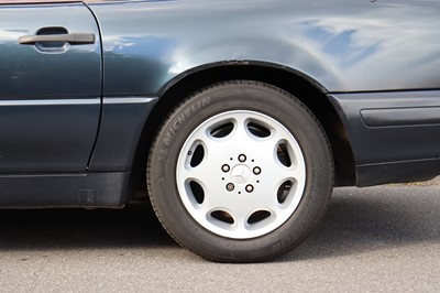 Lot 10 - 1996 Mercedes-Benz SL 320