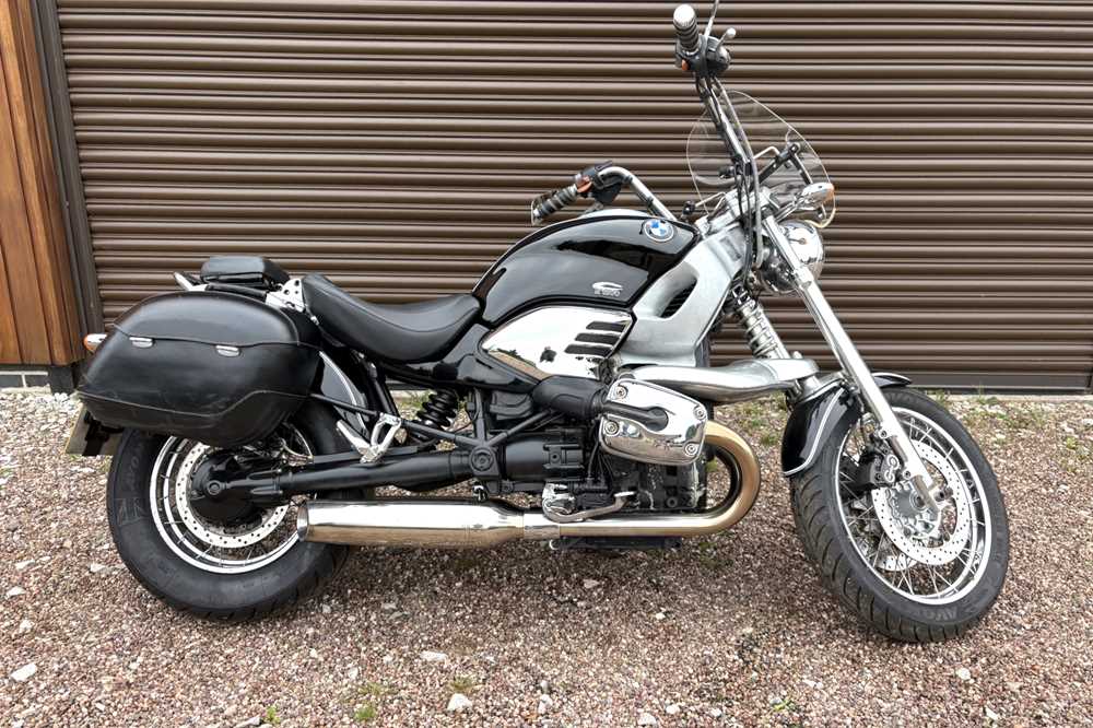 Lot 232 - 1999 BMW R1200C