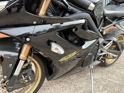 Lot 323 - 2010 Triumph Daytona 675