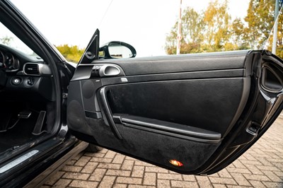 Lot 14 - 2005 Porsche 911 Carrera 4S