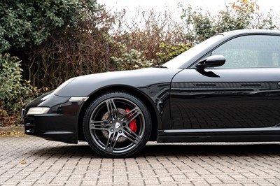 Lot 14 - 2005 Porsche 911 Carrera 4S