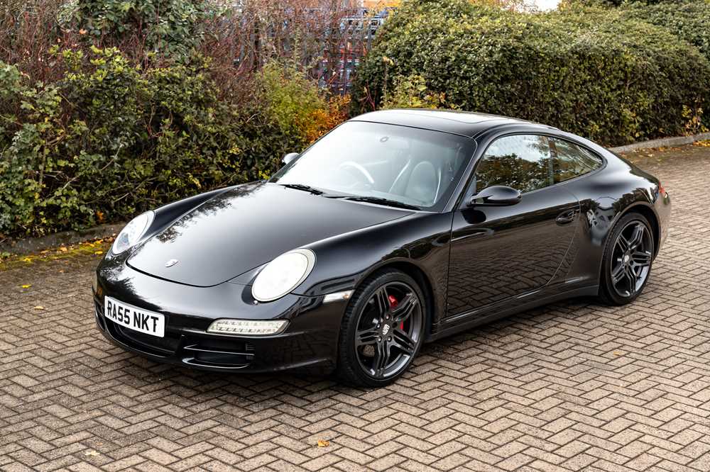 Lot 14 - 2005 Porsche 911 Carrera 4S