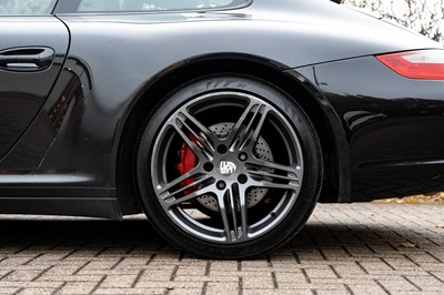 Lot 14 - 2005 Porsche 911 Carrera 4S