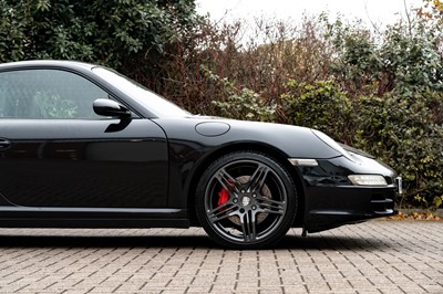 Lot 14 - 2005 Porsche 911 Carrera 4S