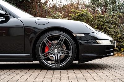 Lot 14 - 2005 Porsche 911 Carrera 4S