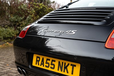 Lot 14 - 2005 Porsche 911 Carrera 4S