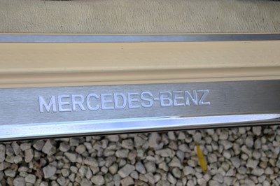 Lot 69 - 1999 Mercedes-Benz SL280