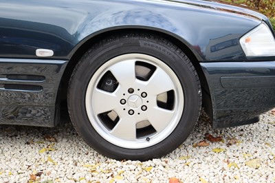 Lot 69 - 1999 Mercedes-Benz SL280