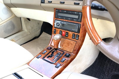 Lot 69 - 1999 Mercedes-Benz SL280