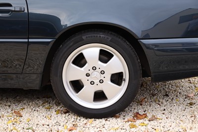 Lot 69 - 1999 Mercedes-Benz SL280