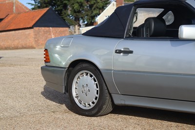 Lot 48 - 1995 Mercedes-Benz SL 320