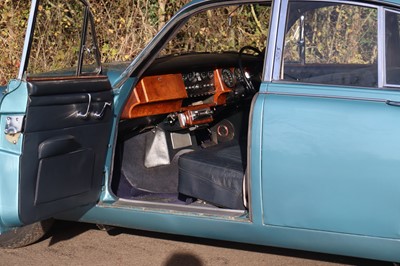 Lot 29 - 1967 Daimler V8 250