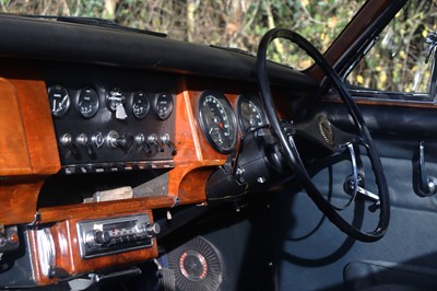 Lot 29 - 1967 Daimler V8 250