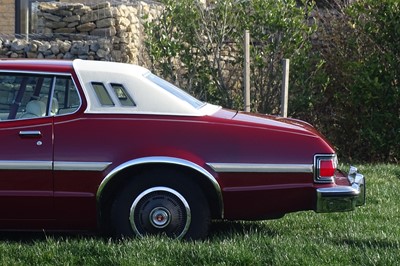 Lot 102 - 1976 Ford Elite