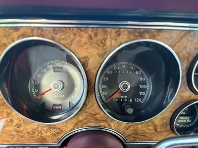 Lot 102 - 1976 Ford Elite