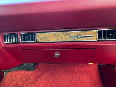 Lot 102 - 1976 Ford Elite