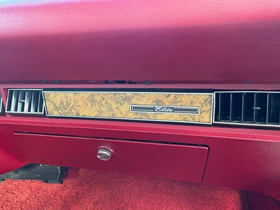 Lot 102 - 1976 Ford Elite