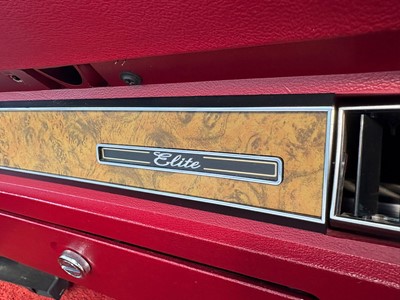 Lot 102 - 1976 Ford Elite