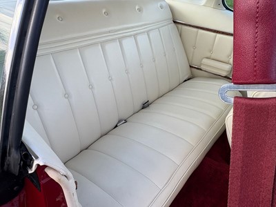 Lot 102 - 1976 Ford Elite