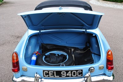 Lot 13 - 1965 MG B Roadster