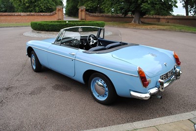 Lot 13 - 1965 MG B Roadster