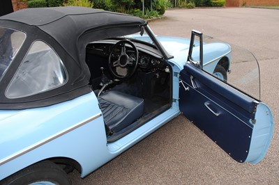 Lot 13 - 1965 MG B Roadster
