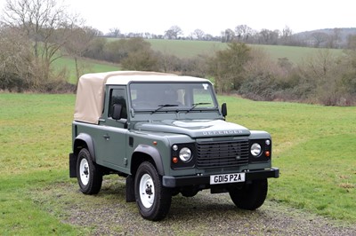 Lot 2015 Land Rover Defender 90 Pick-Up