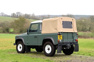 Lot 2015 Land Rover Defender 90 Pick-Up