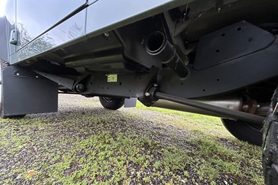 Lot 2015 Land Rover Defender 90 Pick-Up