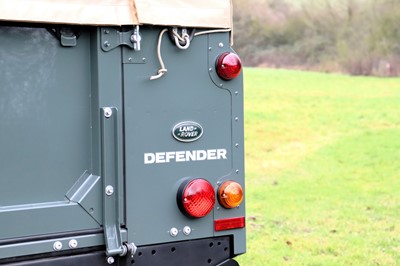 Lot 2015 Land Rover Defender 90 Pick-Up