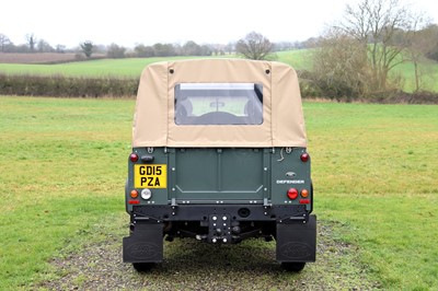 Lot 2015 Land Rover Defender 90 Pick-Up