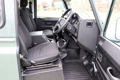 Lot 2015 Land Rover Defender 90 Pick-Up