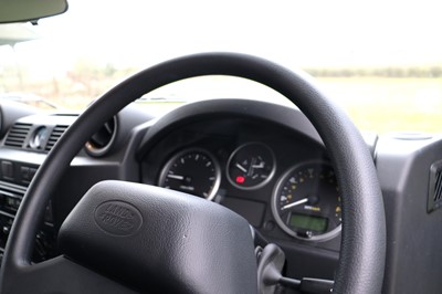 Lot 2015 Land Rover Defender 90 Pick-Up