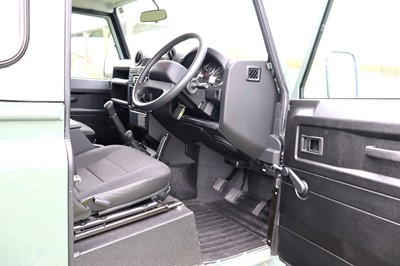 Lot 2015 Land Rover Defender 90 Pick-Up