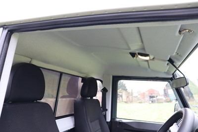 Lot 2015 Land Rover Defender 90 Pick-Up