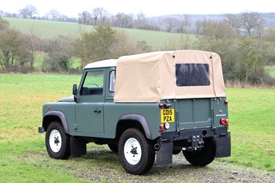Lot 2015 Land Rover Defender 90 Pick-Up