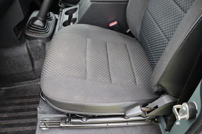 Lot 2015 Land Rover Defender 90 Pick-Up