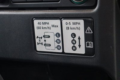 Lot 2015 Land Rover Defender 90 Pick-Up