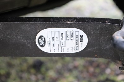 Lot 2015 Land Rover Defender 90 Pick-Up