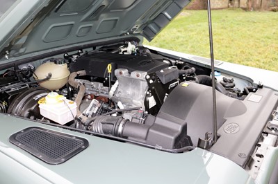 Lot 2015 Land Rover Defender 90 Pick-Up