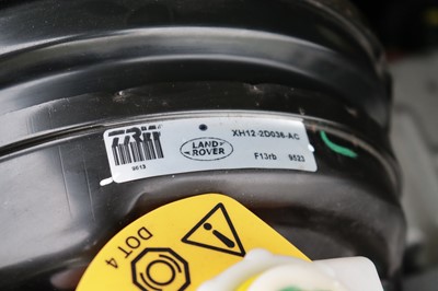 Lot 2015 Land Rover Defender 90 Pick-Up