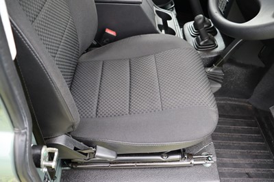 Lot 2015 Land Rover Defender 90 Pick-Up