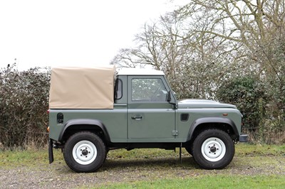 Lot 2015 Land Rover Defender 90 Pick-Up