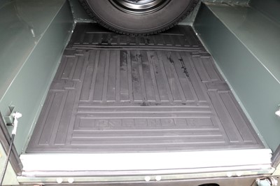 Lot 2015 Land Rover Defender 90 Pick-Up